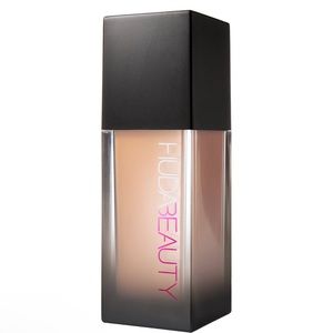 Huda Beauty Foundation 220N